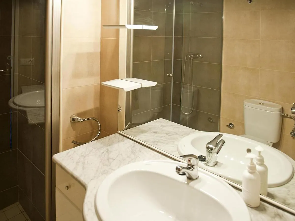 Apartamento Luminoso En 1ª Linea De Mar Con Terraza Y Vistas, Cerca De Playas Y Comercios. - Es-228-36 Llanca