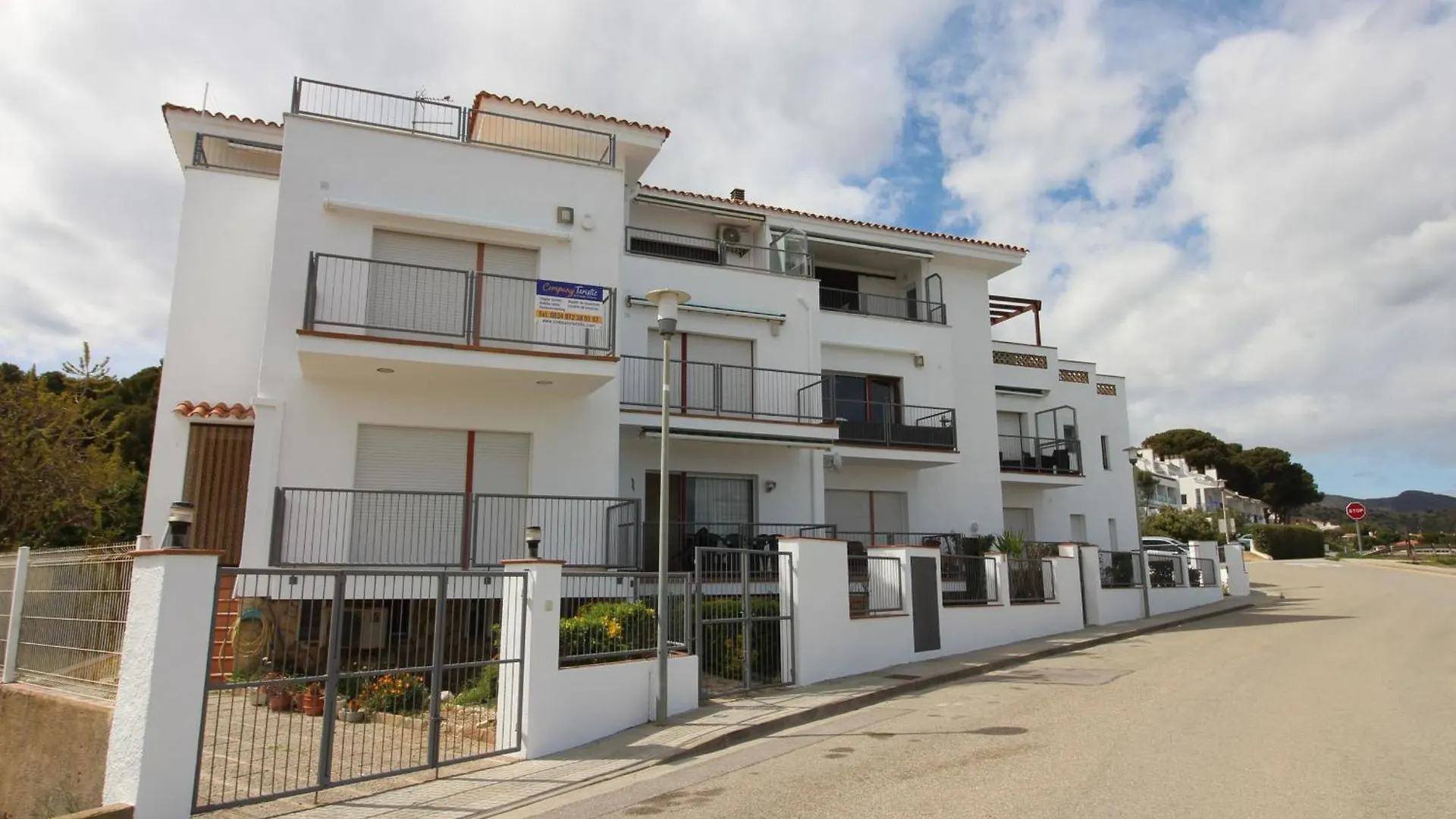 Apartamento Luminoso En 1ª Linea De Mar Con Terraza Y Vistas, Cerca De Playas Y Comercios. - Es-228-36 Llanca